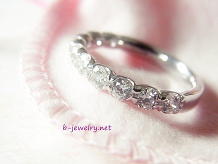 ダイヤモンドの研磨屋さんのスイートテンエタニティリングのつけ心地 - ぽってり太め・大ぶり・幅広デザインのリング・指輪大好き！b